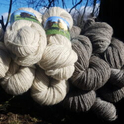 Helmi pehmeä neulelanka